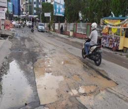 Ilustrasi jalan rusak di Kota Pekanbaru belum semua diperbaiki (foto/int)